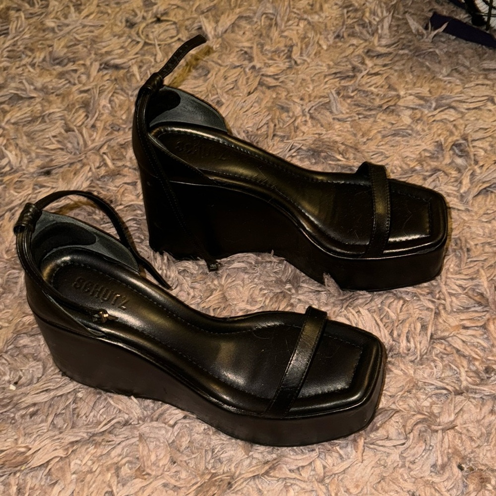 Black 8.5 barely worn Schutz Mazda Platform Sandal